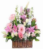 Sepet i�erisinde Pembe lilyum , �ebboy ve gerberalardan olu�an aranjman<br>Sepet i�erisinde Pembe renkli lilyum gerbera ve beyaz g�llerden olu�an aranjman ortalama �r�n boyutlar� , 55x50 cm
